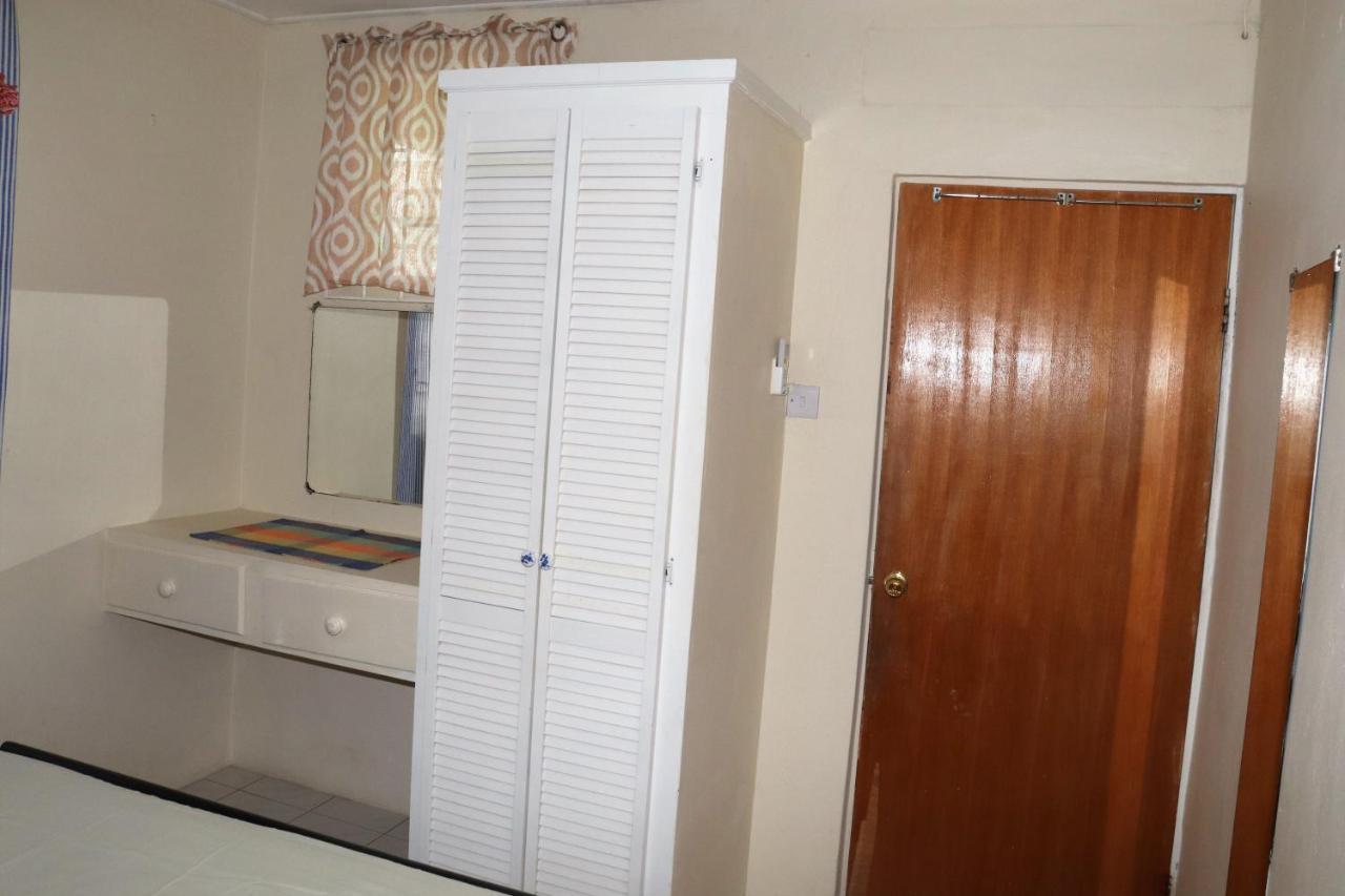 Holiday home Dover House *